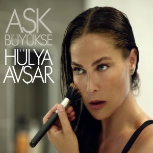 收听Hulya Avsar的Bari Geçerken Uğra歌词歌曲
