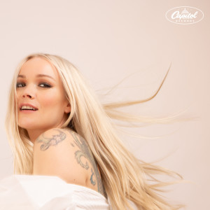 ดาวน์โหลดและฟังเพลง Kuvittele meidät siellä (Vain elämää kausi 14) พร้อมเนื้อเพลงจาก Anna Puu