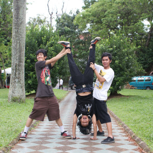 Listen to Perpisahan (2007 Version) song with lyrics from The Power Puff Boys