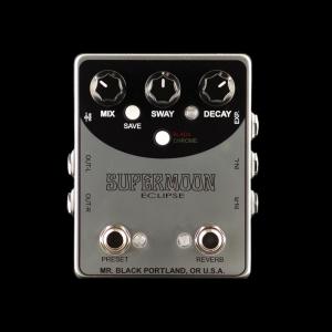 Dengarkan lagu SUPERMOON nyanyian YOURAREWEIRD dengan lirik