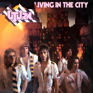 ดาวน์โหลดและฟังเพลง Living in the City พร้อมเนื้อเพลงจาก U-Turn