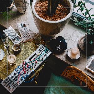 Dengarkan Red Stars lagu dari Panic Girl dengan lirik