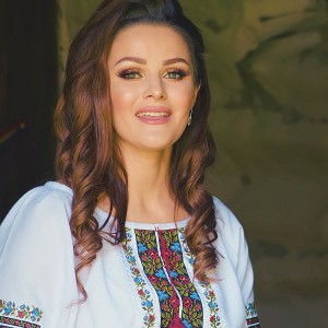 Listen to De-Ai Ști Mintea La Bărbat song with lyrics from Amalia Ursu
