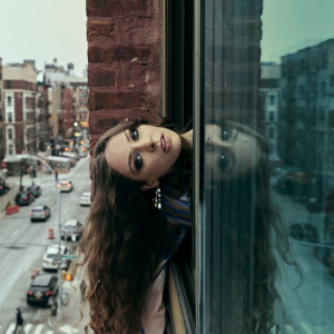 ดาวน์โหลดและฟังเพลง Sleep Tight พร้อมเนื้อเพลงจาก Holly Humberstone
