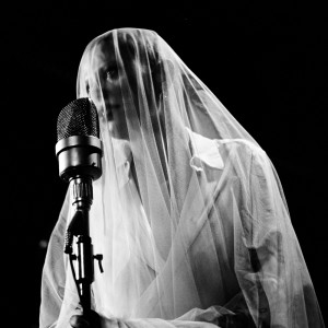 收听Kovacs的Crazy歌词歌曲