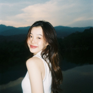 Dengarkan รักพาตัว lagu dari Chuun dengan lirik