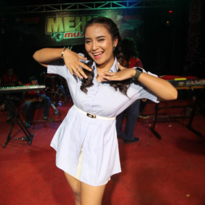 Dengarkan Kesucian Ati lagu dari Dini Kurnia dengan lirik