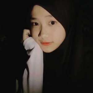 Dengarkan Gadis Baju Merah lagu dari Ade La Muhu dengan lirik