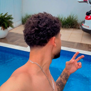 Listen to É DE MARGINAL QUE ESSA PUTA GOSTA (Explicit) song with lyrics from Mc Souza