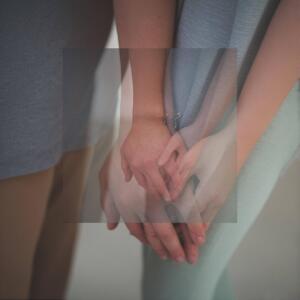 Listen to 내가 붙잡아 두게 해줘 song with lyrics from Provo E