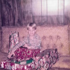 Dengarkan It's Beginning To Look A Lot Like Christmas lagu dari Levi Kreis dengan lirik