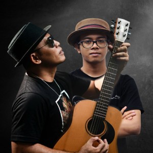 Dengarkan Aku Kamu lagu dari Yantel dengan lirik