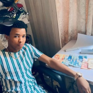 收聽TwoPound FromDe Hood的Madness X1 (Explicit)歌詞歌曲