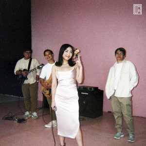 Album call me when you wake up (Live session) (Explicit) oleh TALA