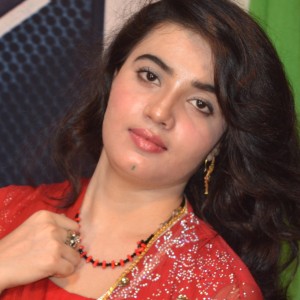 Listen to Sta da Zargi Kor Ta Rasadale Da song with lyrics from Bilal Jamshed