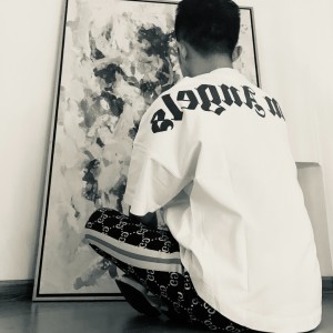 Listen to 稀客 (cover: 杨千嬅) (其他) song with lyrics from 屈士淇
