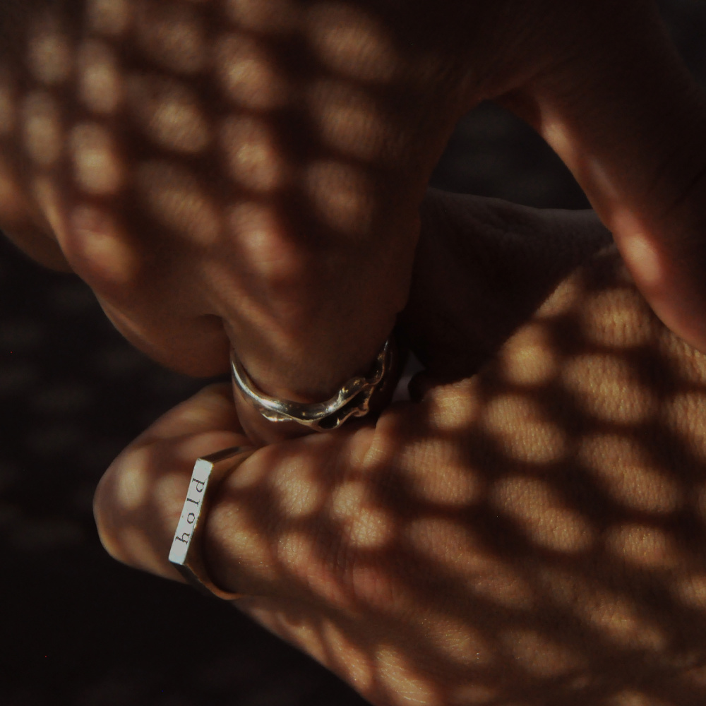 Hold