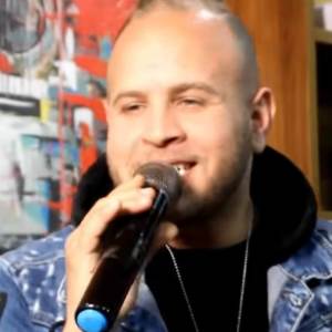 收聽Kader Sghir的3ajbouk Tbay3i歌詞歌曲