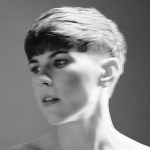 收聽Bobbi的Calling Out (feat. Hannie)歌詞歌曲