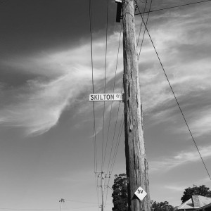 Dengarkan Tomorrow lagu dari Skilton Avenue dengan lirik