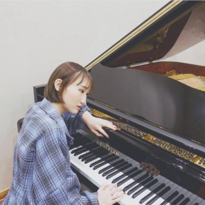 Listen to 弹琴给谁听 (伴奏) song with lyrics from 陈雪凝