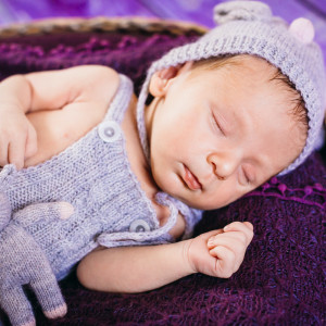 Dengarkan Roh Kudus lagu dari Tidur Bayi Musik dengan lirik