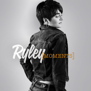 ดาวน์โหลดและฟังเพลง Holiday พร้อมเนื้อเพลงจาก Ryley Hall