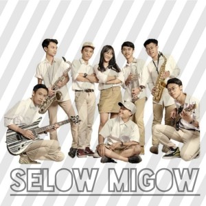 Dengarkan Senja lagu dari Selow migow dengan lirik