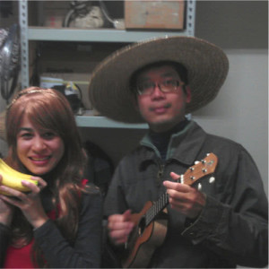 Dengarkan Don't be shy when holding hands lagu dari 柯智豪 dengan lirik
