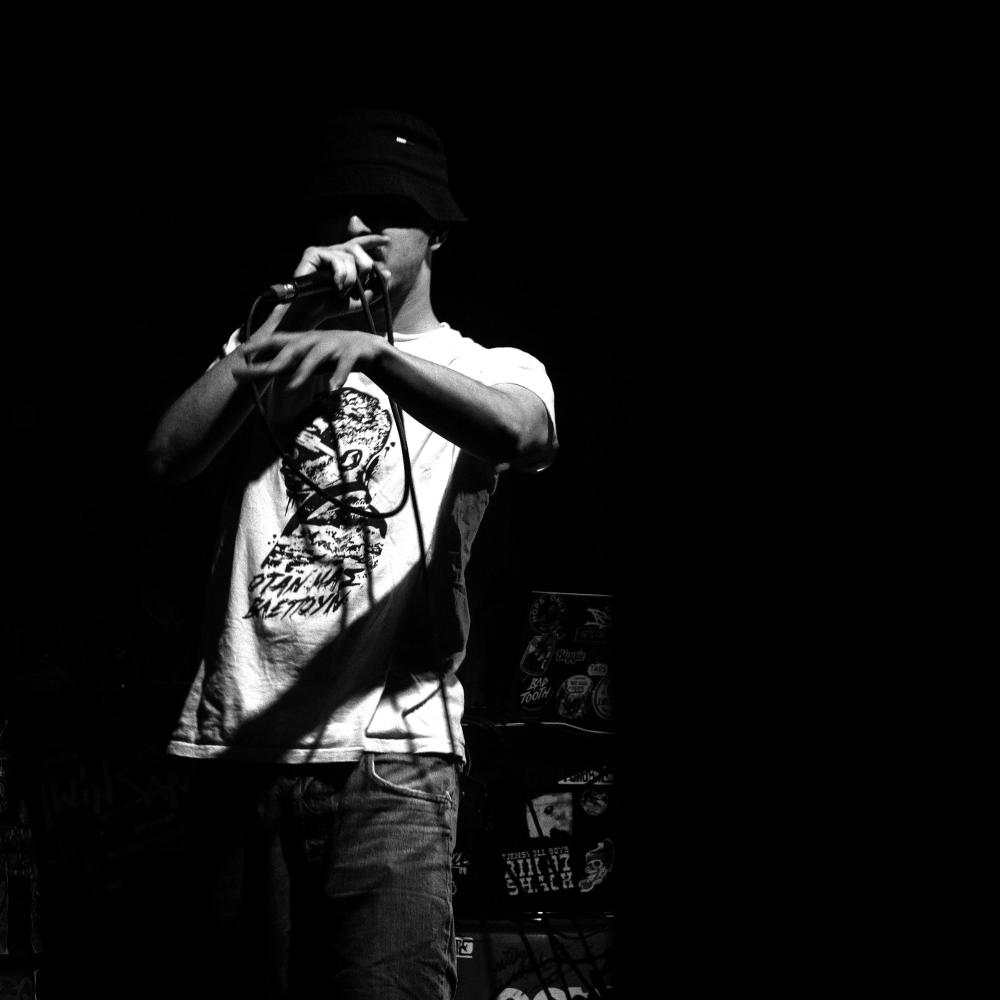 Ayto na sou xaideyei tis pliges (feat. Kodnik Beats) (Explicit)