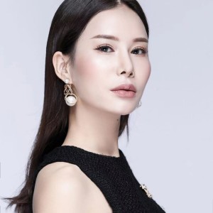 Listen to 对你的爱越深就越来越心痛 (cover: 张学友) (完整版) song with lyrics from Anita