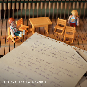 Listen to Un Pla Perfecte (Turisme per la Memòria) song with lyrics from Marc Parrot