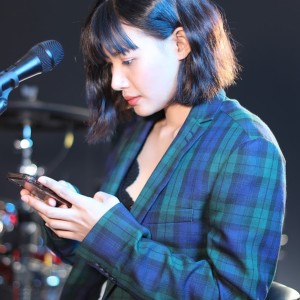 ดาวน์โหลดและฟังเพลง ไม่เจ็บที่เขาเป็นเจ้าของใคร (แต่ความช้ำใจยังมี แต่เธอ) พร้อมเนื้อเพลงจาก Tik Sis