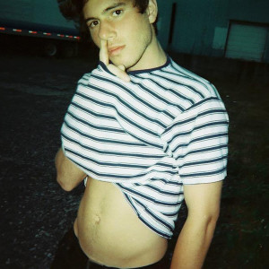 ดาวน์โหลดและฟังเพลง Dead Girls Dance พร้อมเนื้อเพลงจาก Oberhofer