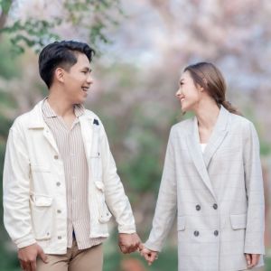 Dengarkan lagu แค่พี่น้อง (Instrumental) nyanyian Jannie Bart dengan lirik