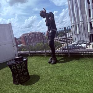 Slimeballchrissy archives的專輯Thousands (feat. Slimeballchrissy) [Explicit]