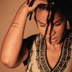 Dengarkan lagu Best for Me nyanyian Dajana dengan lirik