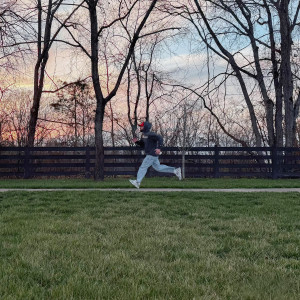 ดาวน์โหลดและฟังเพลง Run! พร้อมเนื้อเพลงจาก Alec King