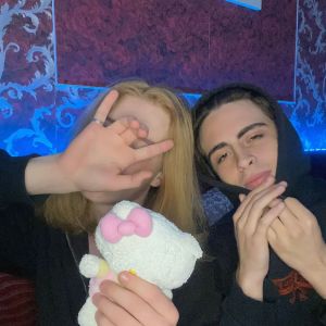 ดาวน์โหลดและฟังเพลง Больно любить (Explicit) พร้อมเนื้อเพลงจาก lildiseer