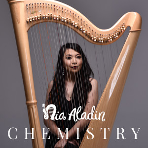 Dengarkan lagu Chemistry nyanyian Nia Aladin dengan lirik