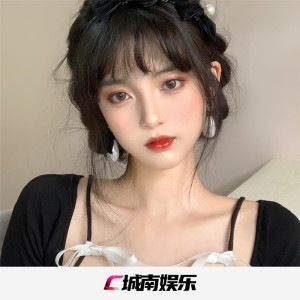 Dengarkan lagu 伤感旋律 (抖音热播) nyanyian 小阳 dengan lirik