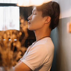 Dengarkan Những Dấu Hiệu Cho Thấy Vợ Chồng Có Duyên Nợ Từ Kiếp Trước lagu dari Anh Vu dengan lirik