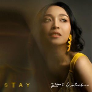 Dengarkan Stay lagu dari RINNI dengan lirik