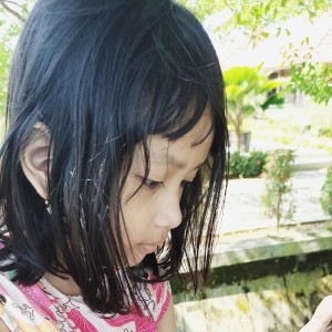 Dengarkan lagu Sebujur Bangkai nyanyian Yumiko archila dengan lirik