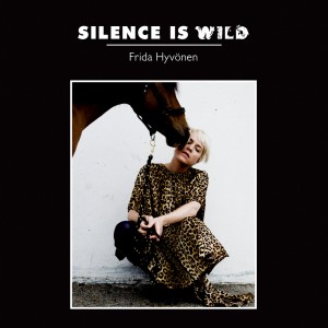 ดาวน์โหลดและฟังเพลง December พร้อมเนื้อเพลงจาก Frida Hyvonen