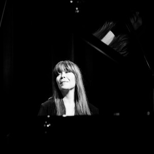 ดาวน์โหลดและฟังเพลง A Day พร้อมเนื้อเพลงจาก Solveig Slettahjell