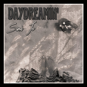 ดาวน์โหลดและฟังเพลง Daydreamin' พร้อมเนื้อเพลงจาก Sami Jo