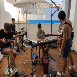 Listen to I Want You(She's So Heavy) (- Demo|Explicit) song with lyrics from Delincuentes