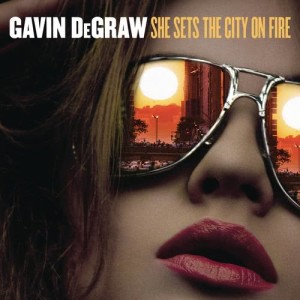 Gavin DeGraw的專輯She Sets The City On Fire