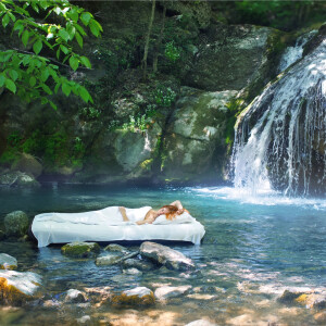 Dengarkan Green Woods lagu dari Breathe Labs dengan lirik